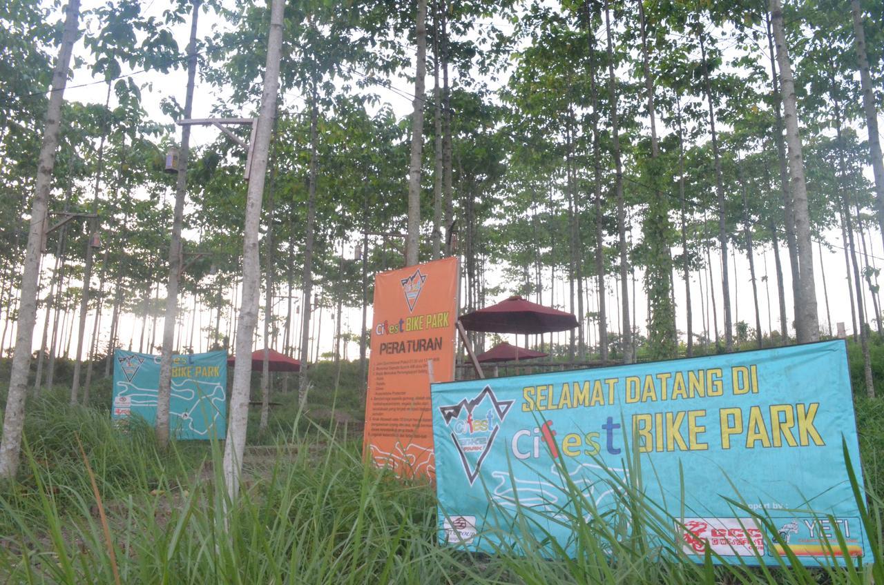 בקאסי Ibis Budget Cikarang Festival מראה חיצוני תמונה